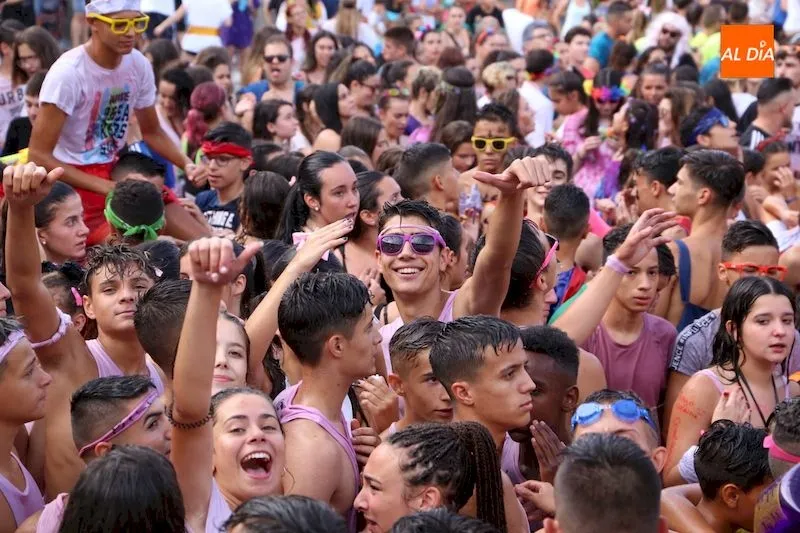 Foto 7 - El desfile de pe&ntilde;as llena de colorido Santa Marta