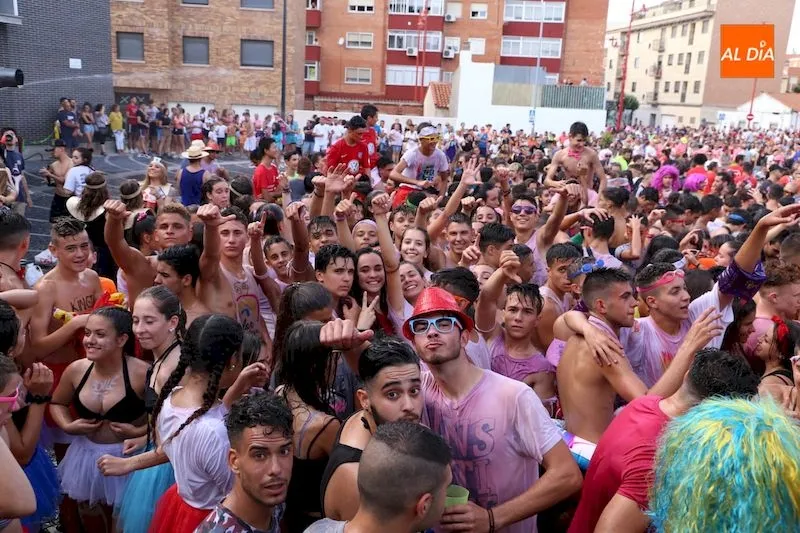 Foto 6 - El desfile de pe&ntilde;as llena de colorido Santa Marta
