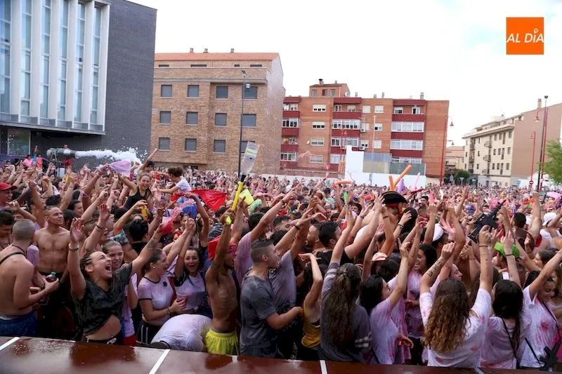 Chupinazo de las fiestas de Santa Marta / Víctor Sánchez