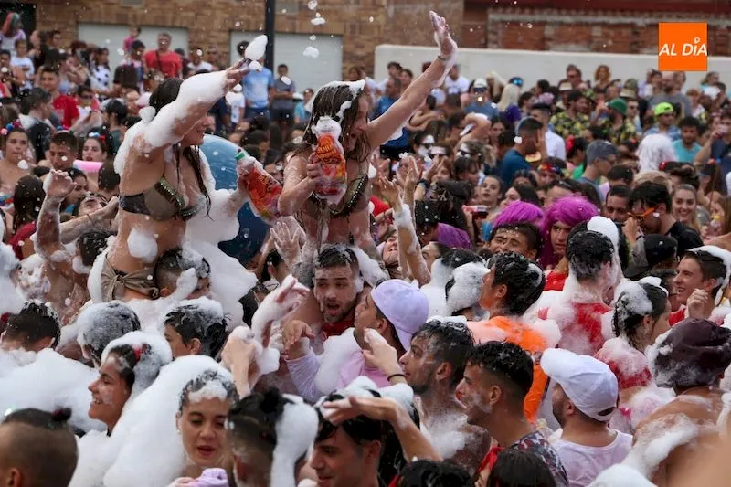 Foto 10 - Santa Marta de Tormes &lsquo;inaugura&rsquo; sus fiestas con un multitudinario chupinazo