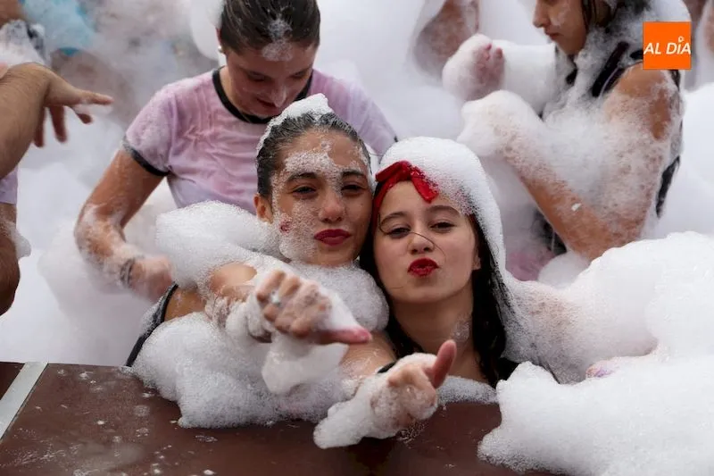 Foto 9 - Santa Marta de Tormes &lsquo;inaugura&rsquo; sus fiestas con un multitudinario chupinazo