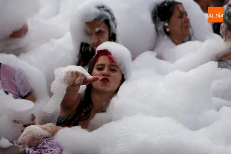 Foto 8 - Santa Marta de Tormes &lsquo;inaugura&rsquo; sus fiestas con un multitudinario chupinazo