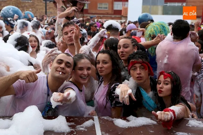Foto 6 - Santa Marta de Tormes &lsquo;inaugura&rsquo; sus fiestas con un multitudinario chupinazo