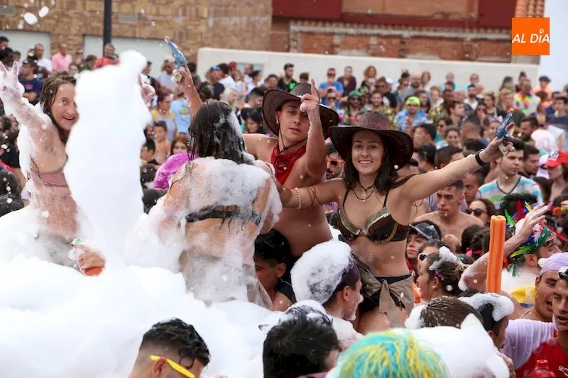 Foto 5 - Santa Marta de Tormes &lsquo;inaugura&rsquo; sus fiestas con un multitudinario chupinazo