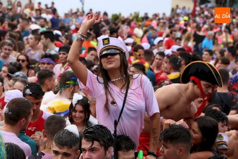 Foto 3 - Santa Marta de Tormes &lsquo;inaugura&rsquo; sus fiestas con un multitudinario chupinazo