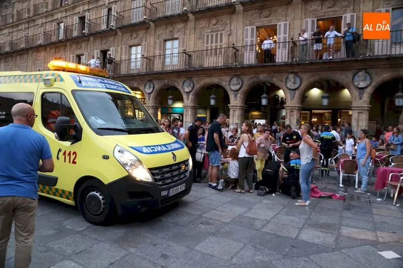 Foto 3 - Una herida tras explotar un cohete lanzado con motivo de la colocaci&oacute;n de la Mariseca en la Plaza...