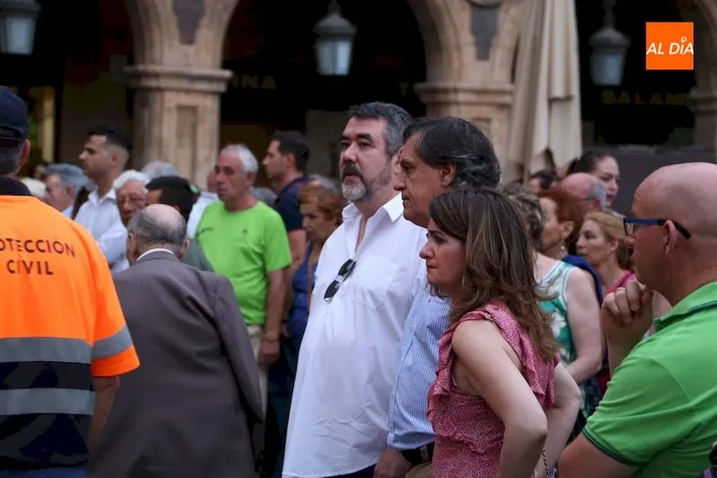 Foto 2 - Una herida tras explotar un cohete lanzado con motivo de la colocaci&oacute;n de la Mariseca en la Plaza...