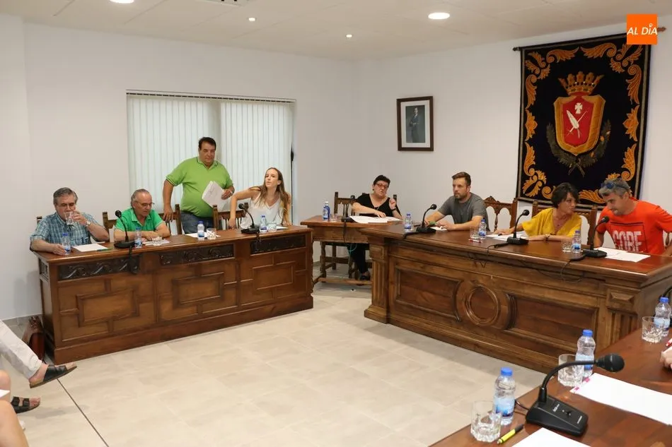 Foto 3 - El equipo de Gobierno de Vitigudino aprueba dedicaciones para la alcaldesa y dos concejalas en un...