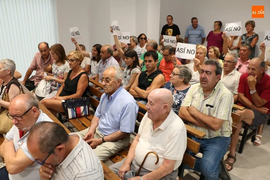 Foto 2 - El equipo de Gobierno de Vitigudino aprueba dedicaciones para la alcaldesa y dos concejalas en un...