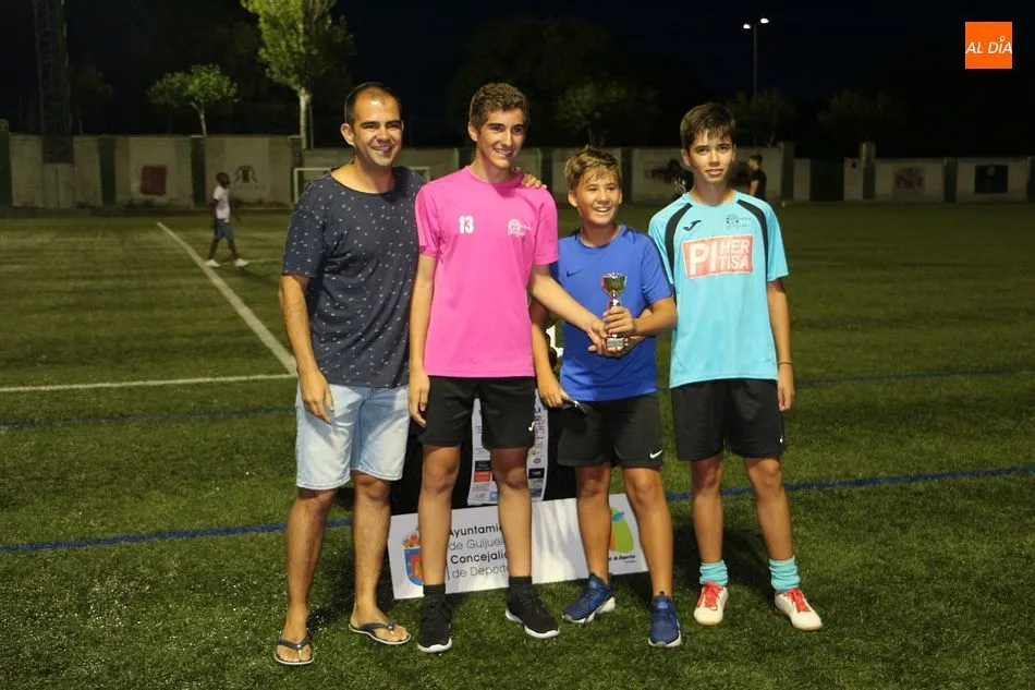 Foto 10 - Restaurante Riviera se impone en el torneo de verano de f&uacute;tbol 7