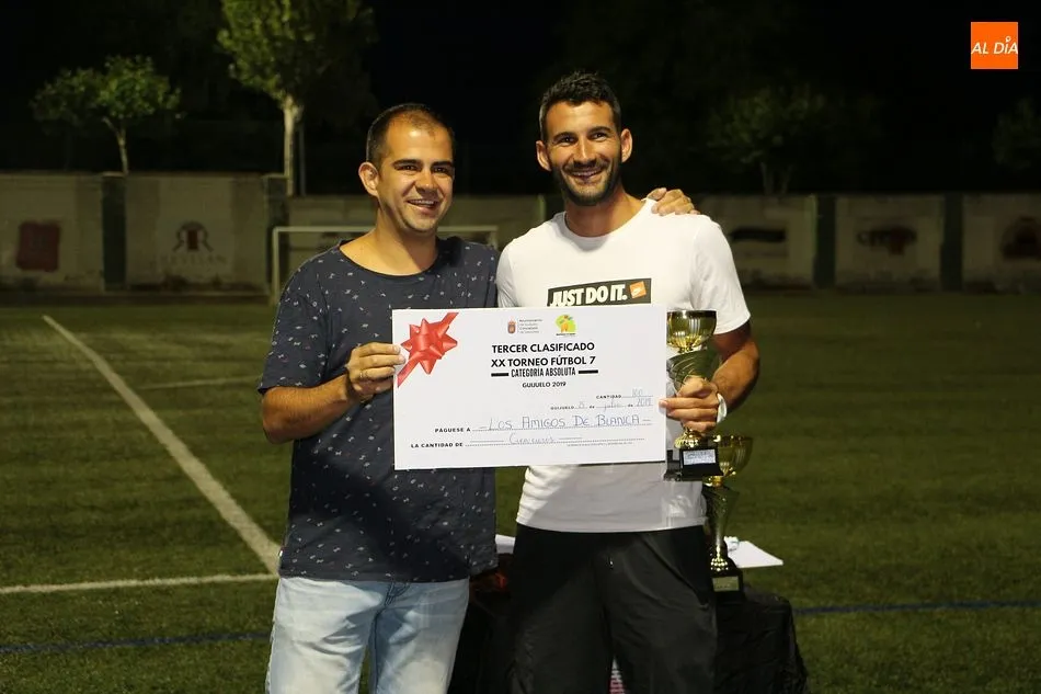 Foto 4 - Restaurante Riviera se impone en el torneo de verano de f&uacute;tbol 7