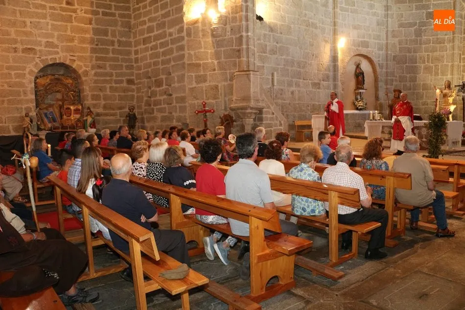 Foto 2 - Fuenterroble rinde homenaje a Santiago Apostol y a los peregrinos