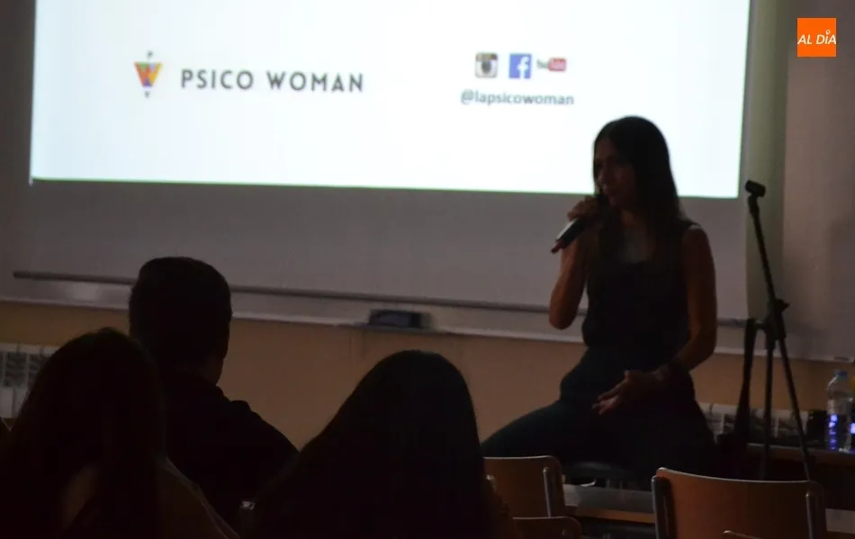 Foto 2 - La Psico Woman habla de sexo con los j&oacute;venes mirobrigenses  