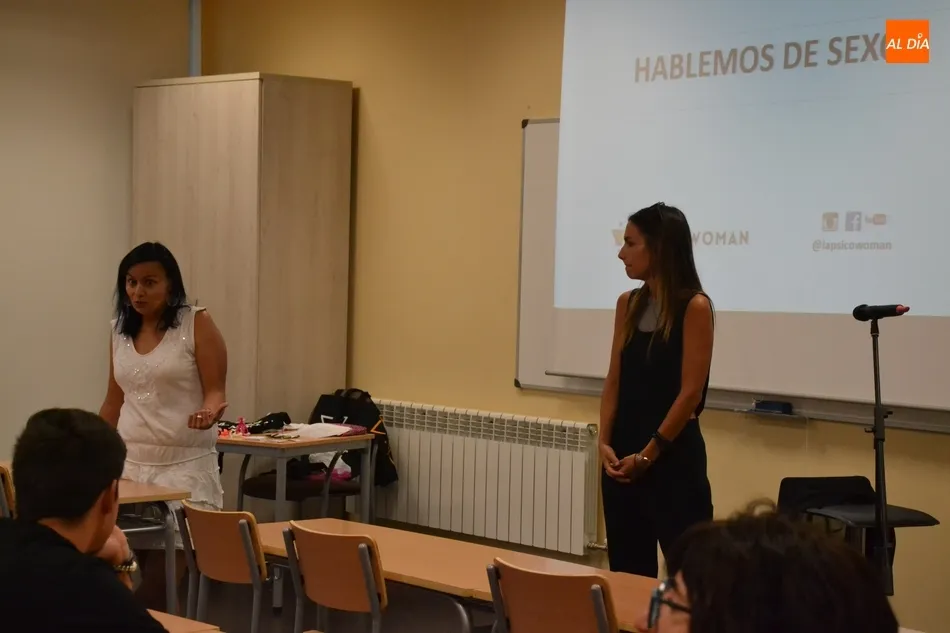 Foto 3 - La Psico Woman habla de sexo con los j&oacute;venes mirobrigenses  