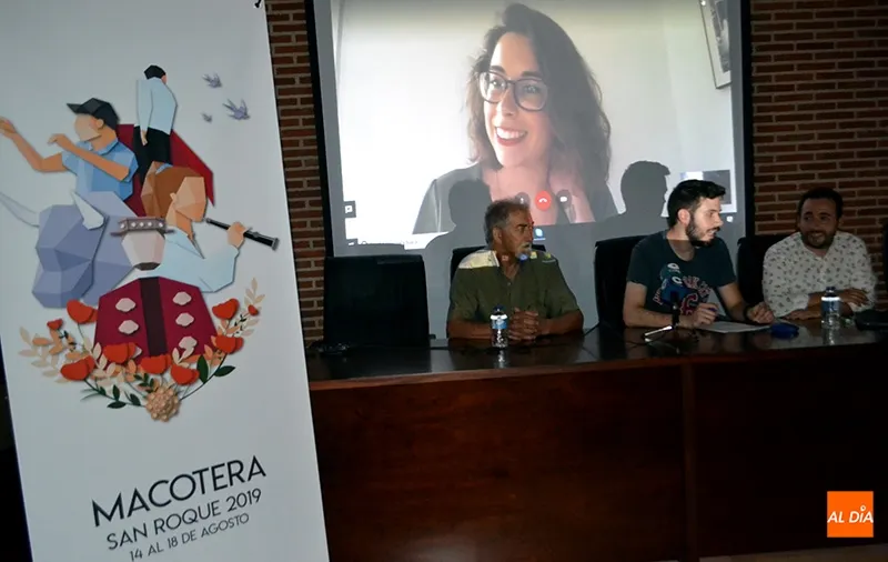 El Ayuntamiento de Macotera acogía la presentación del cartel anunciador de las fiestas de San Roque