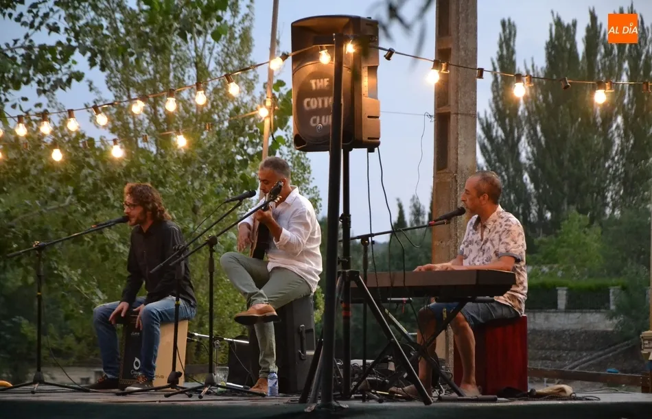 El cielo dificulta el concierto de Hakay a orillas del Águeda  