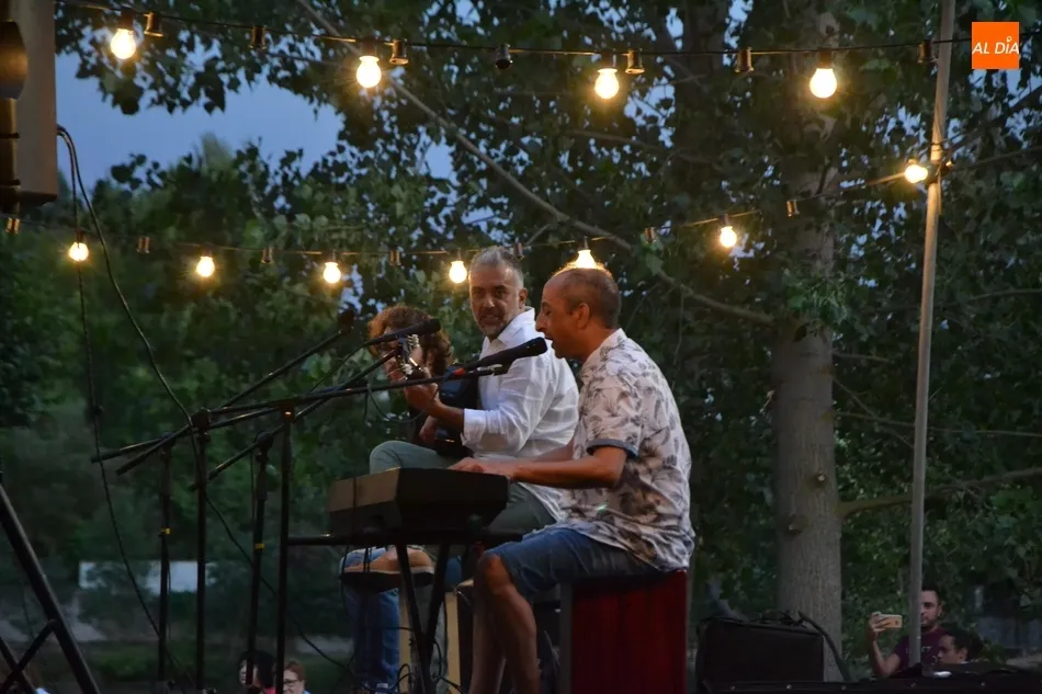 Foto 6 - El cielo dificulta el concierto de Hakay a orillas del &Aacute;gueda  