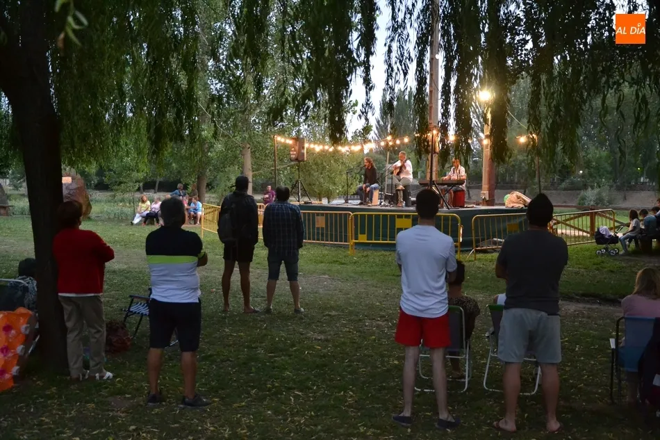 Foto 3 - El cielo dificulta el concierto de Hakay a orillas del &Aacute;gueda  