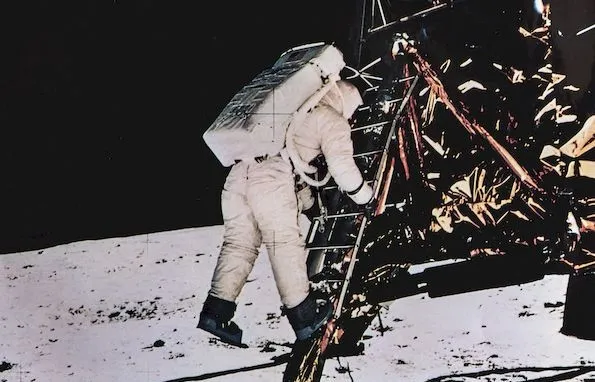 Foto 5 - Rafael Clemente vaticina que el pr&oacute;ximo astronauta que pisar&aacute; la luna ser&aacute; chino  