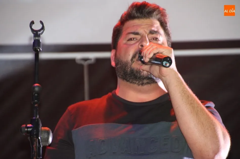Foto 11 - Jos&eacute; Luis Lozano y Decai abren oficialmente las fiestas de Galinduste