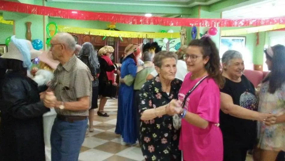 Completa conmemoración del Día de los Abuelos en la Residencia San José  