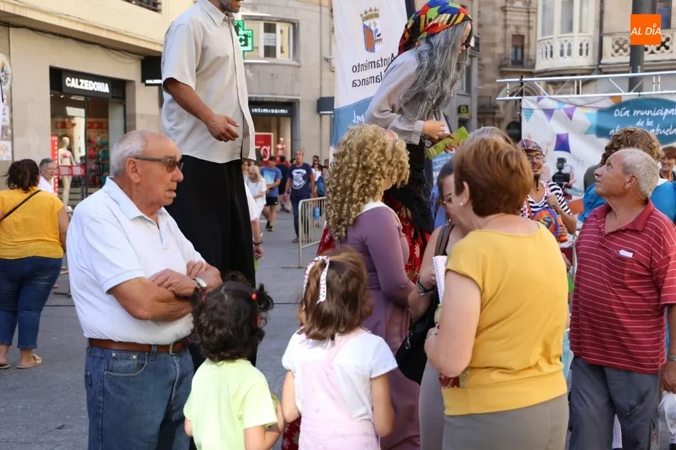 Foto 2 - El &lsquo;D&iacute;a de los Abuelos&rsquo; engrandece a Salamanca