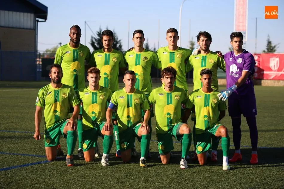 Once inicial de Unionistas en el campo Alfonso San Casto. Foto de Víctor Sánchez