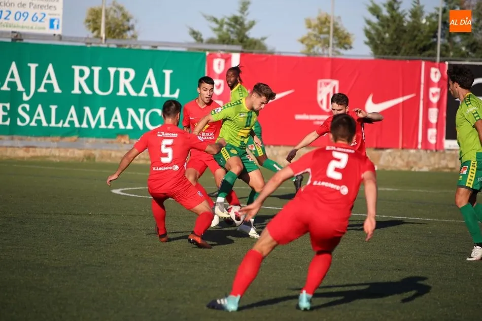 Foto 11 - El Santa Marta y Unionistas firman las tablas y cogen ritmo en el San Casto (1-1)