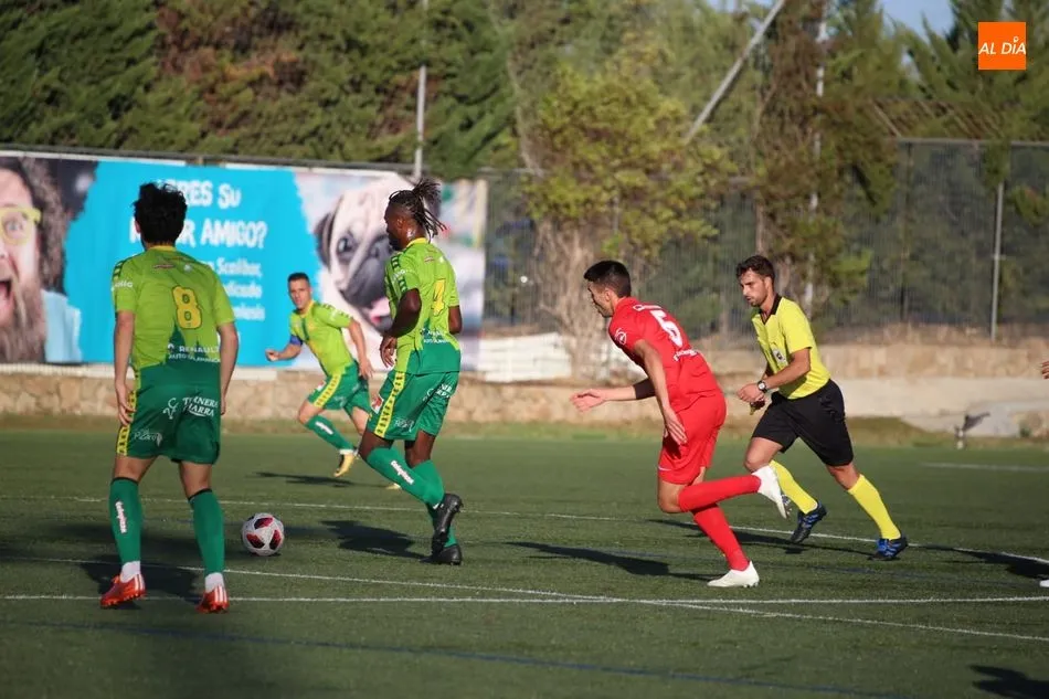 Foto 9 - El Santa Marta y Unionistas firman las tablas y cogen ritmo en el San Casto (1-1)