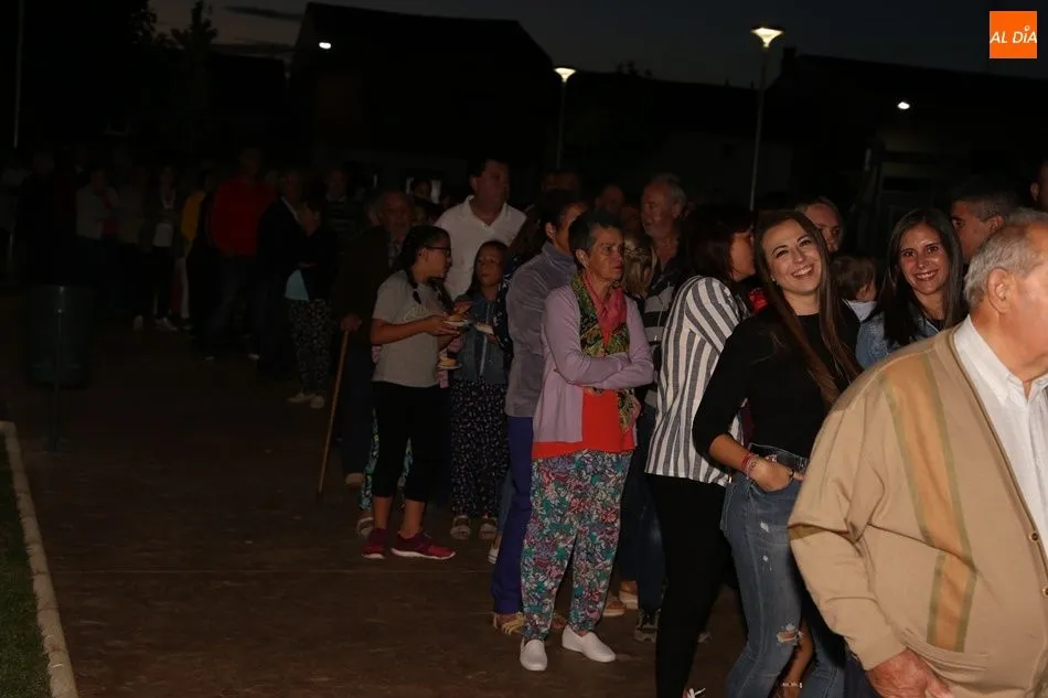 Foto 8 - Santiz disfruta de su semana cultural con una degustaci&oacute;n de patatas asadas con jam&oacute;n