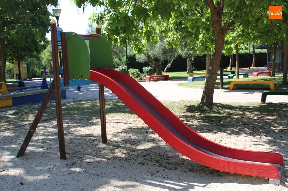 Foto 10 - El Ayuntamiento acomete mejoras en los parques infantiles