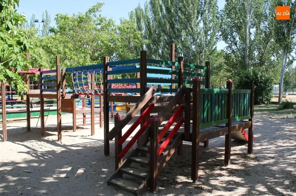 Foto 9 - El Ayuntamiento acomete mejoras en los parques infantiles