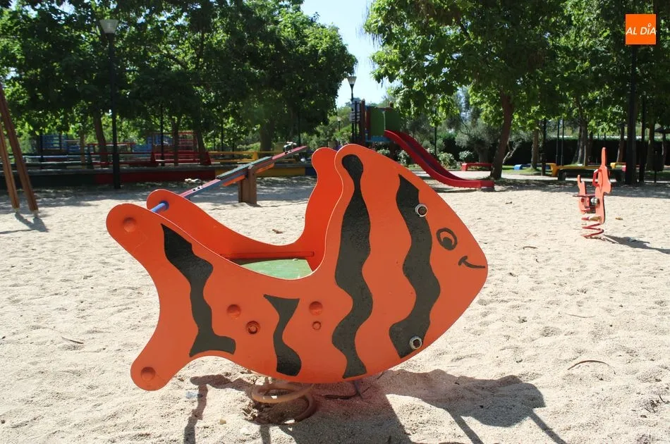 Foto 6 - El Ayuntamiento acomete mejoras en los parques infantiles