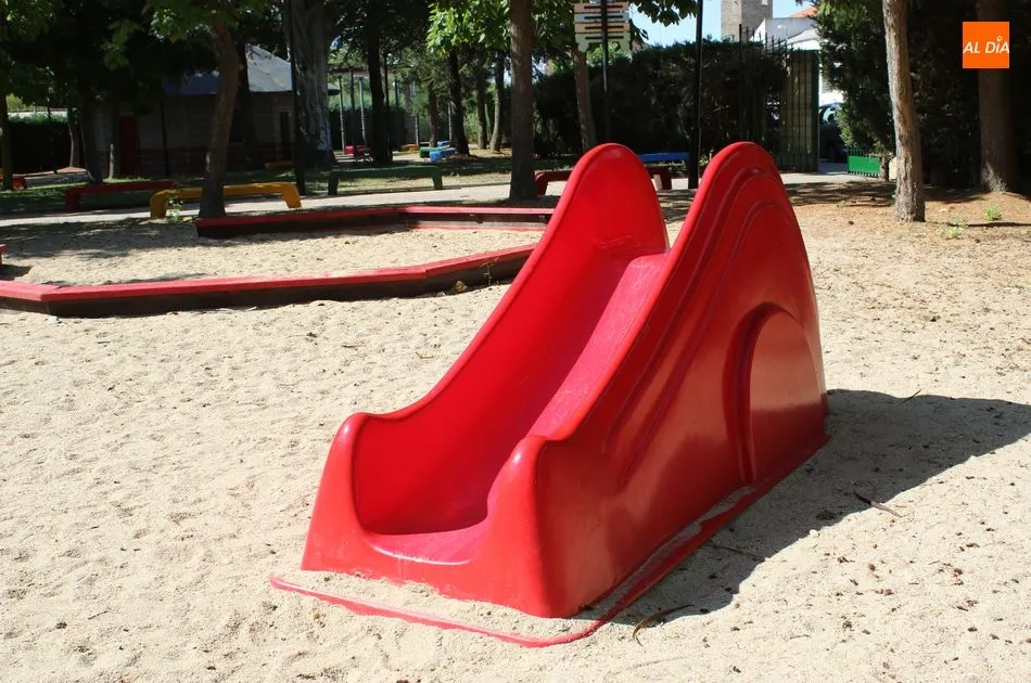 Foto 5 - El Ayuntamiento acomete mejoras en los parques infantiles