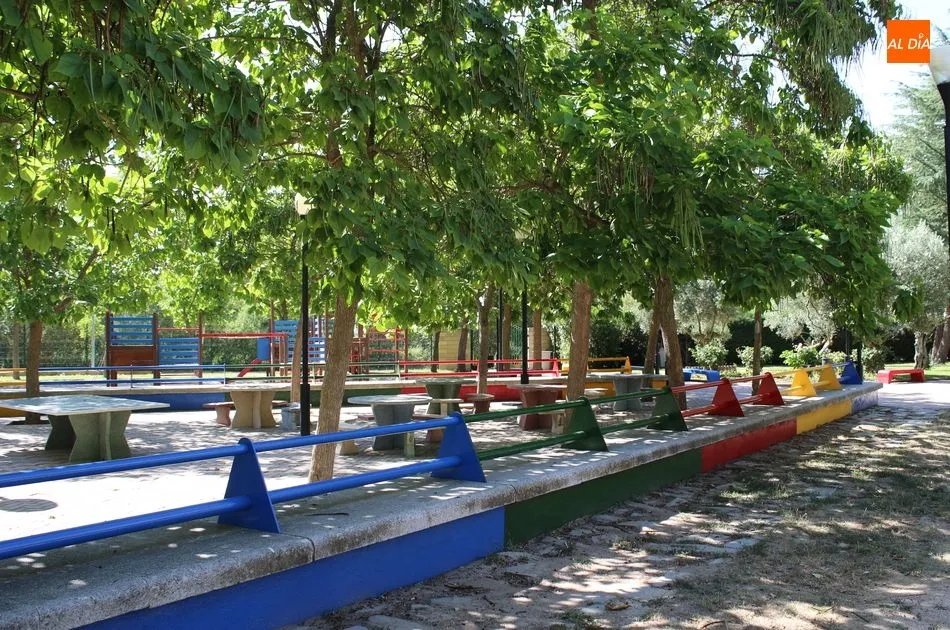 Foto 3 - El Ayuntamiento acomete mejoras en los parques infantiles