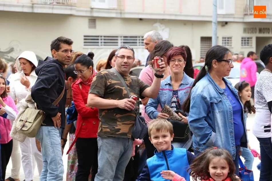 Foto 3 - &Eacute;xito de la paella popular que muestra la cara solidaria de las fiestas de Santa Marta