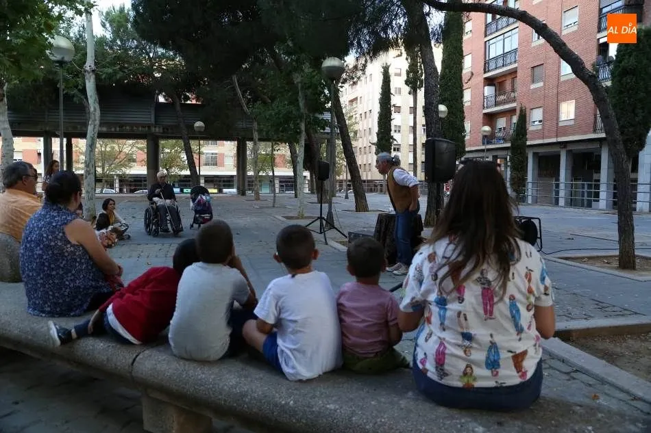 Foto 5 - Los cuentos de Josetxu encandilan al p&uacute;blico infantil en la plaza de Barcelona