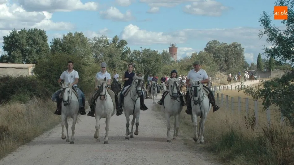 Aficionados a los caballos acudían un año más a la romería hasta el puente de El Ran en el río Uces / Silvestre