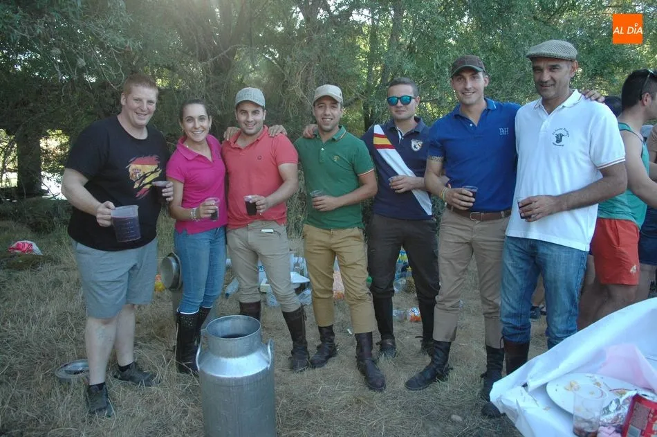 Foto 5 - Los vecinos de Valderrodrigo celebran el 115&ordm; aniversario de la fiesta del Torito Perdig&oacute;n  