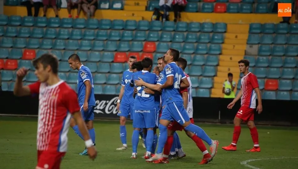 Celebración del Getafe, tras el 1-1 marcado por Cucurella. Foto de Victor Sánchez