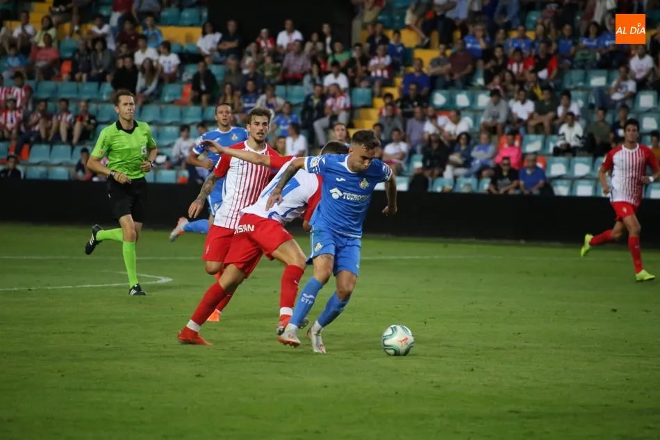 Foto 6 - El Sporting y el Getafe, tablas en el Helm&aacute;ntico (1-1)