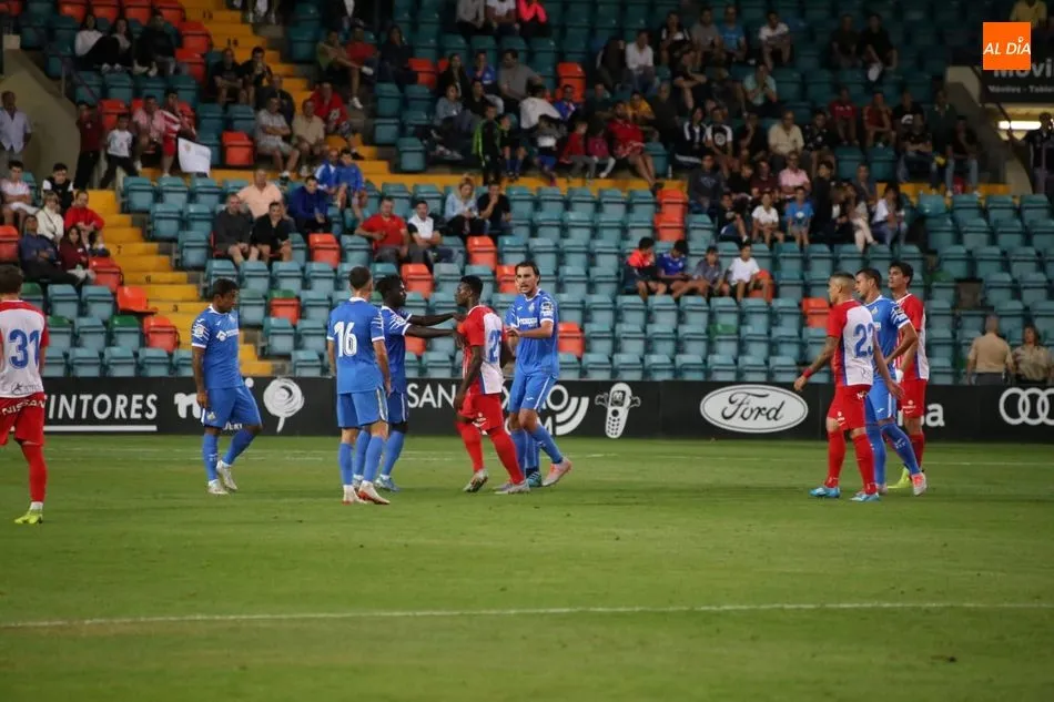 Foto 4 - El Sporting y el Getafe, tablas en el Helm&aacute;ntico (1-1)