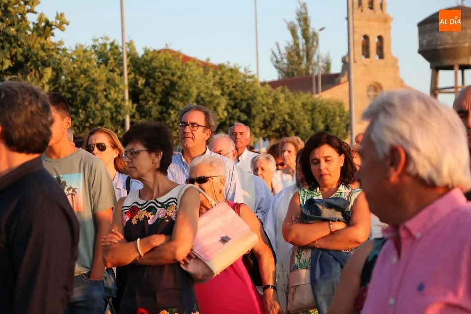 Foto 9 - Mar&iacute;a Jos&eacute; y Ricardo Medina Hern&aacute;ndez acompa&ntilde;an en Vitigudino a la Virgen del Socorro  