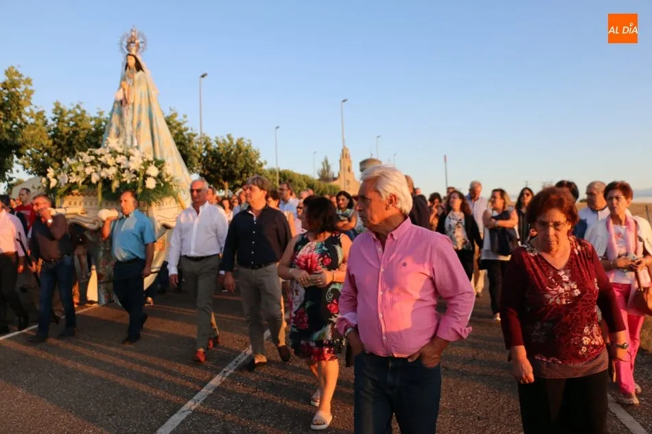 Foto 8 - Mar&iacute;a Jos&eacute; y Ricardo Medina Hern&aacute;ndez acompa&ntilde;an en Vitigudino a la Virgen del Socorro  