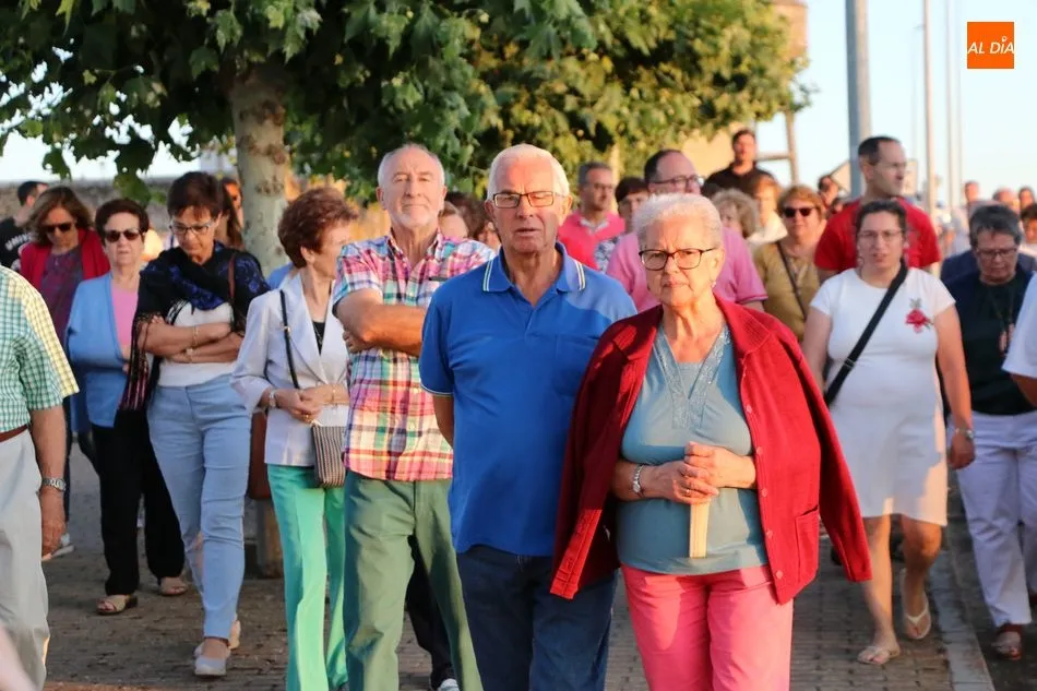 Foto 6 - Mar&iacute;a Jos&eacute; y Ricardo Medina Hern&aacute;ndez acompa&ntilde;an en Vitigudino a la Virgen del Socorro  