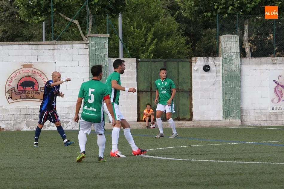 Foto 10 - El CD Guijuelo se reparte el Memorial Agust&iacute;n Villar con el Zamora (1-1)