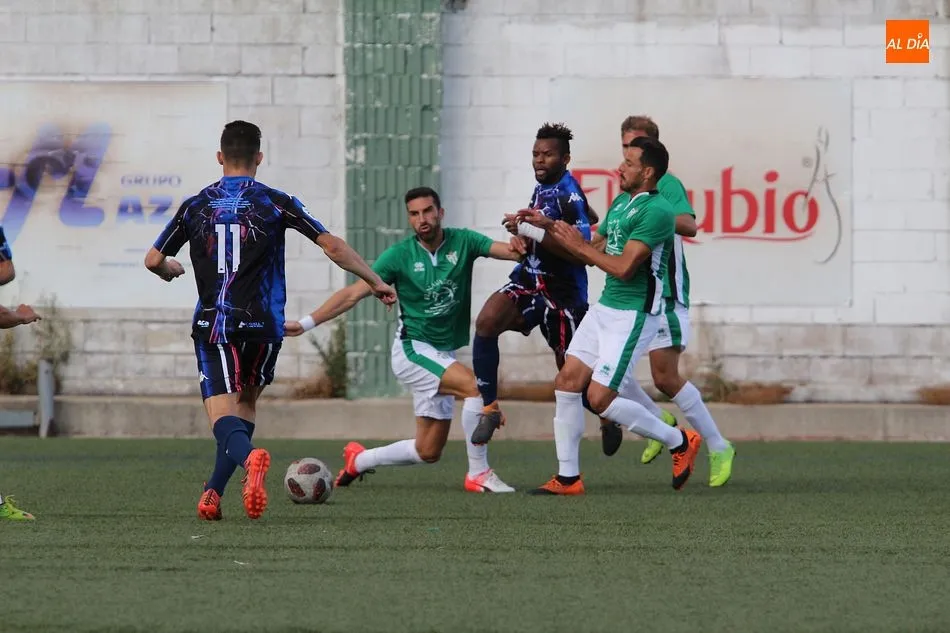 Foto 4 - El CD Guijuelo se reparte el Memorial Agust&iacute;n Villar con el Zamora (1-1)