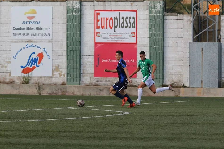 Foto 3 - El CD Guijuelo se reparte el Memorial Agust&iacute;n Villar con el Zamora (1-1)