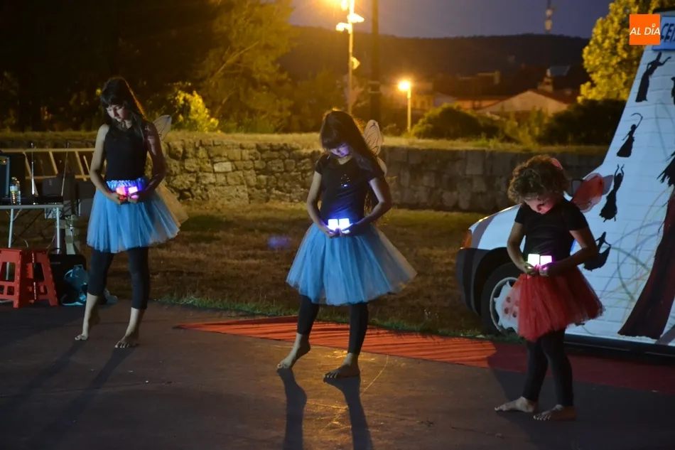 Los bailes alegran el atardecer desde la pista de Bolonia  