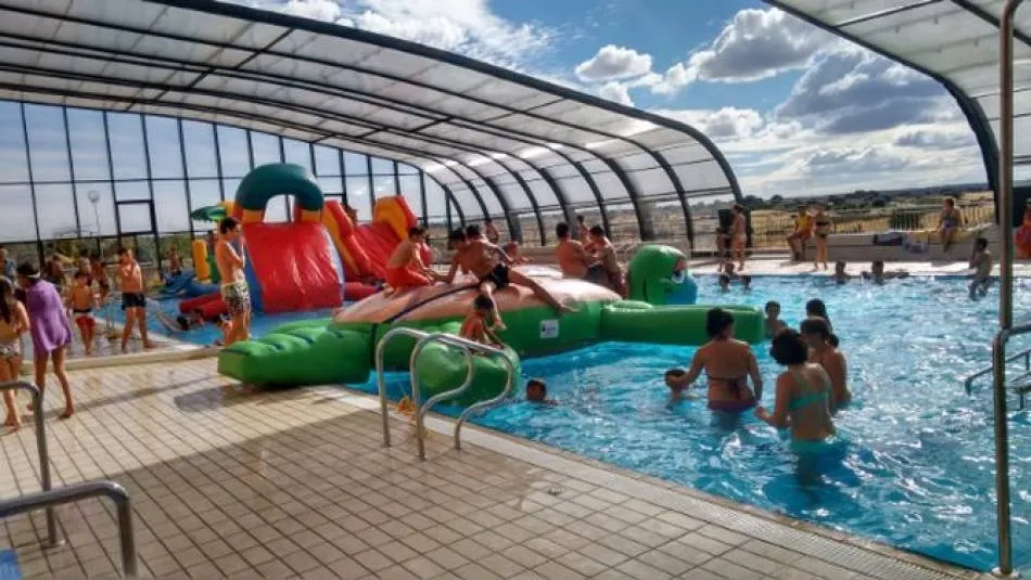Atracciones acuáticas en la piscina de Sardón de los Frailes  